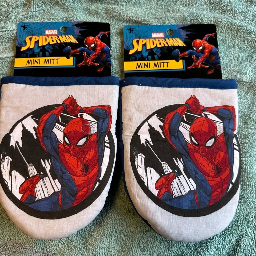 Marvel Spiderman  Mini Oven Mitts 2Pk Heat Resistant New